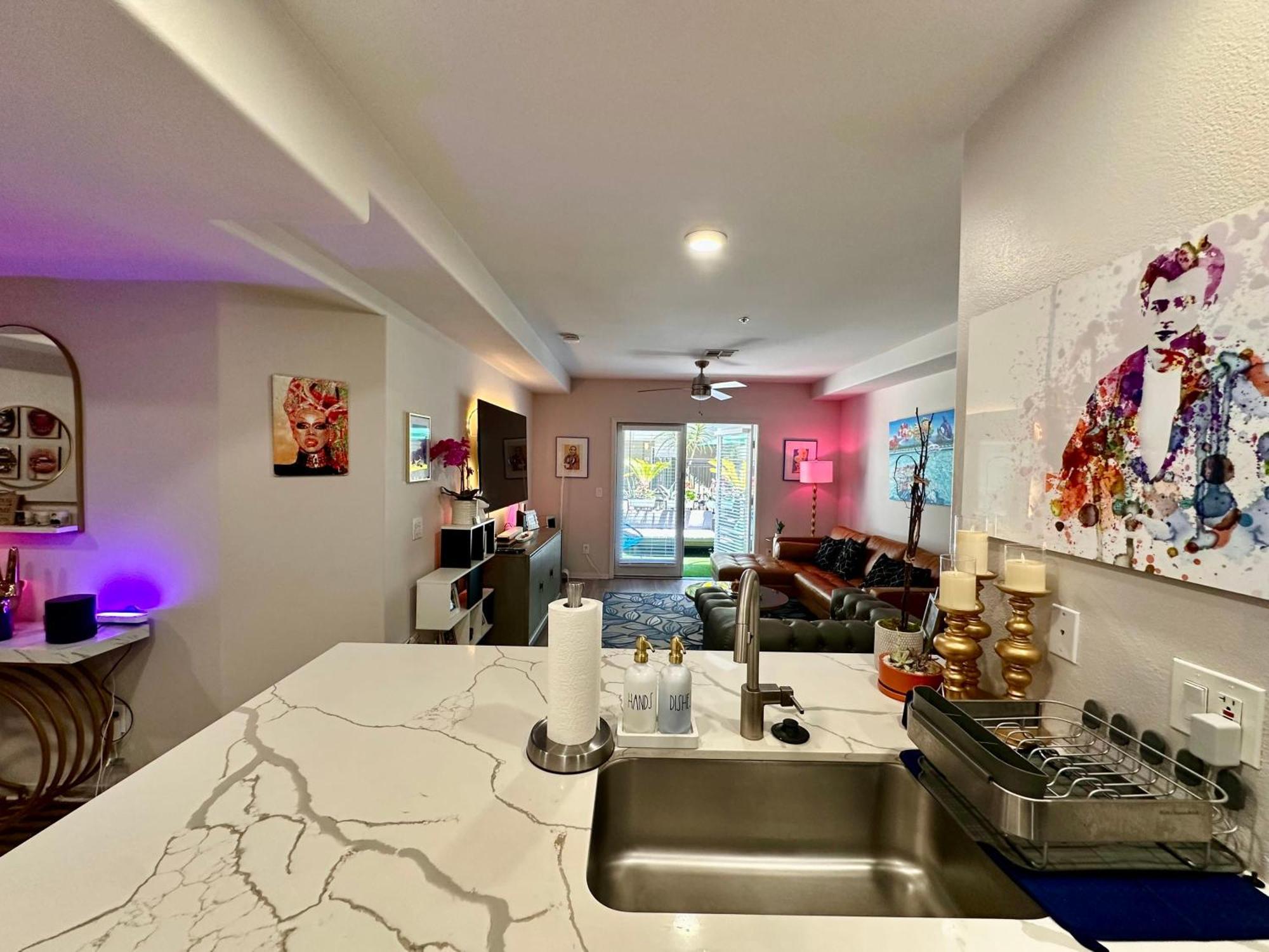 Allura Little Italy - 2 Bedroom In Downtown's Spot Apartment