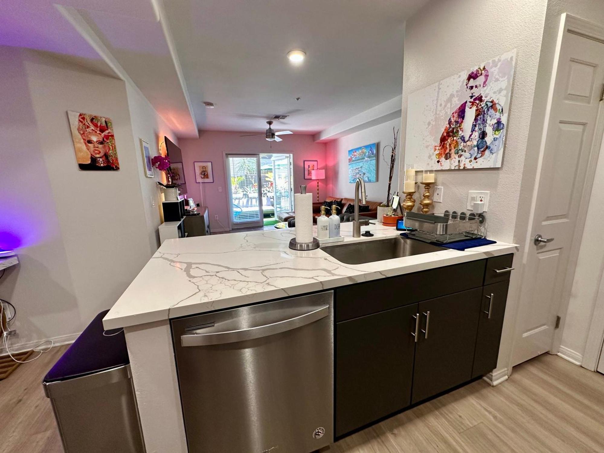 Allura Little Italy - 2 Bedroom In Downtown's Spot Apartment