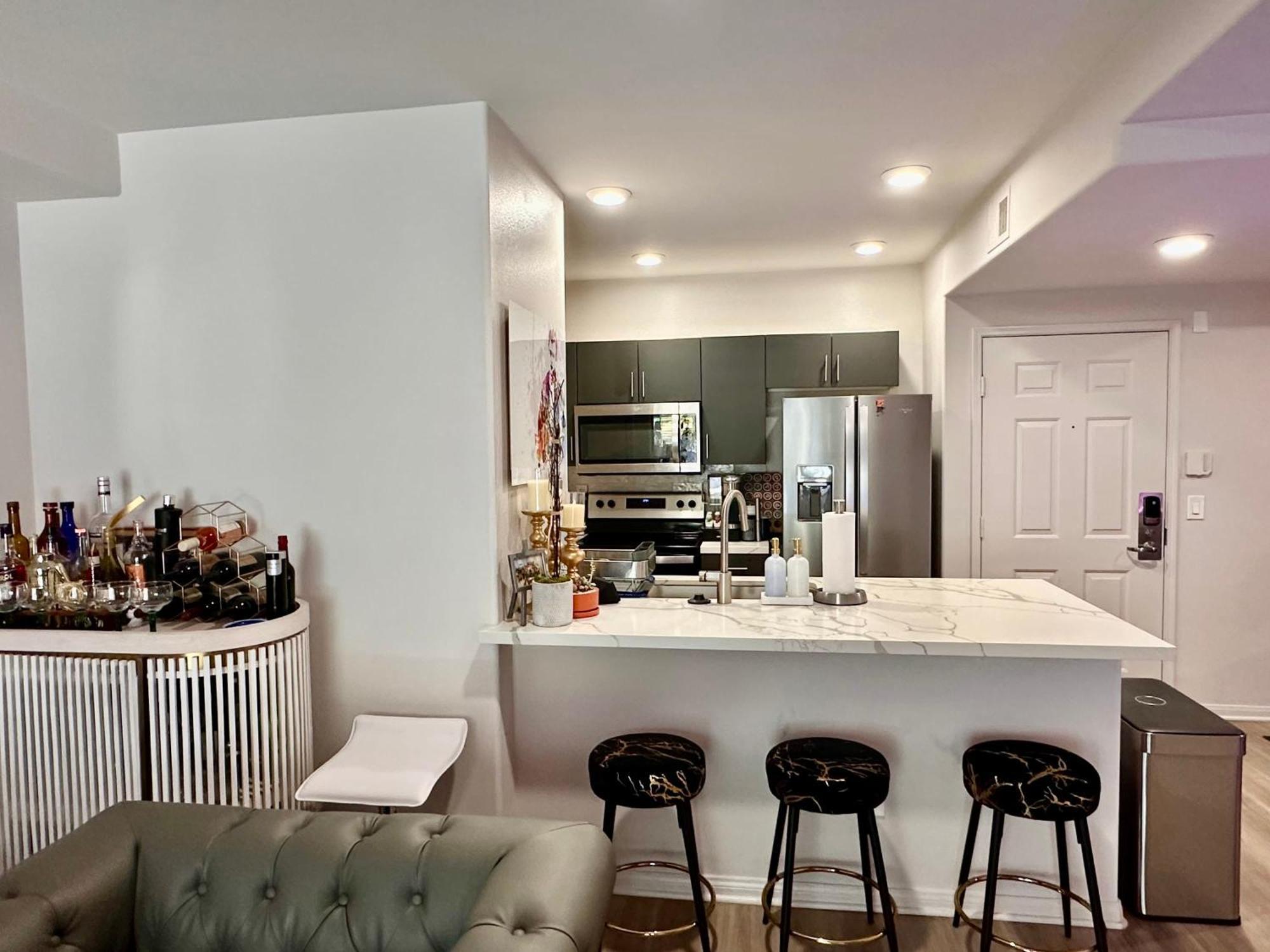 Allura Little Italy - 2 Bedroom In Downtown's Spot Apartment *