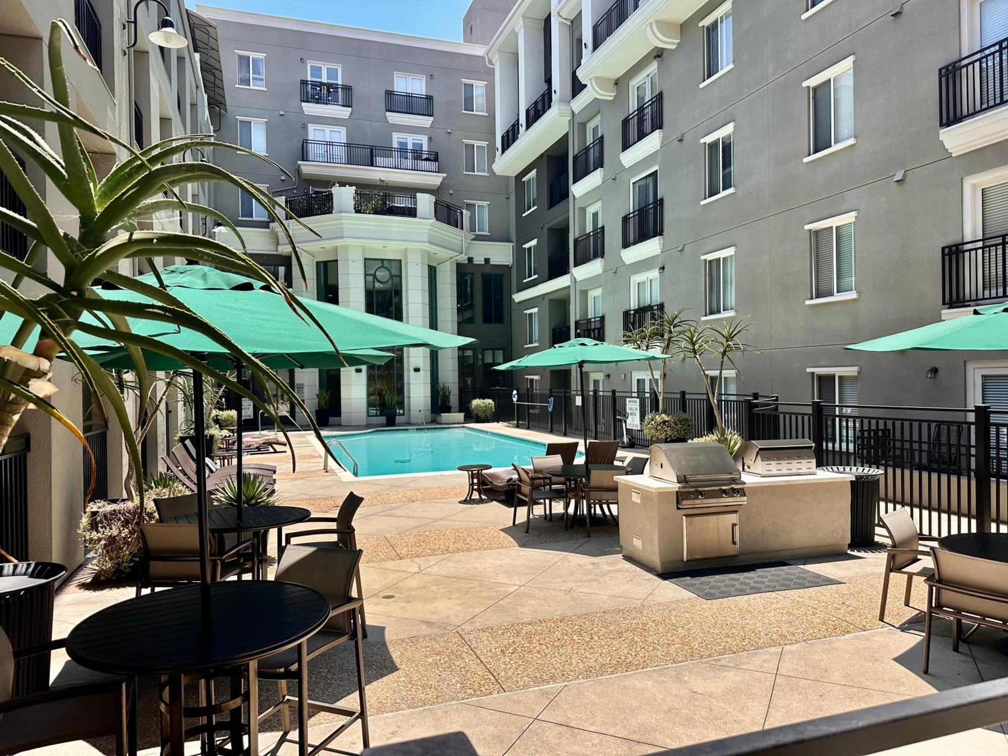 Allura Little Italy - 2 Bedroom In Downtown's Spot Apartment