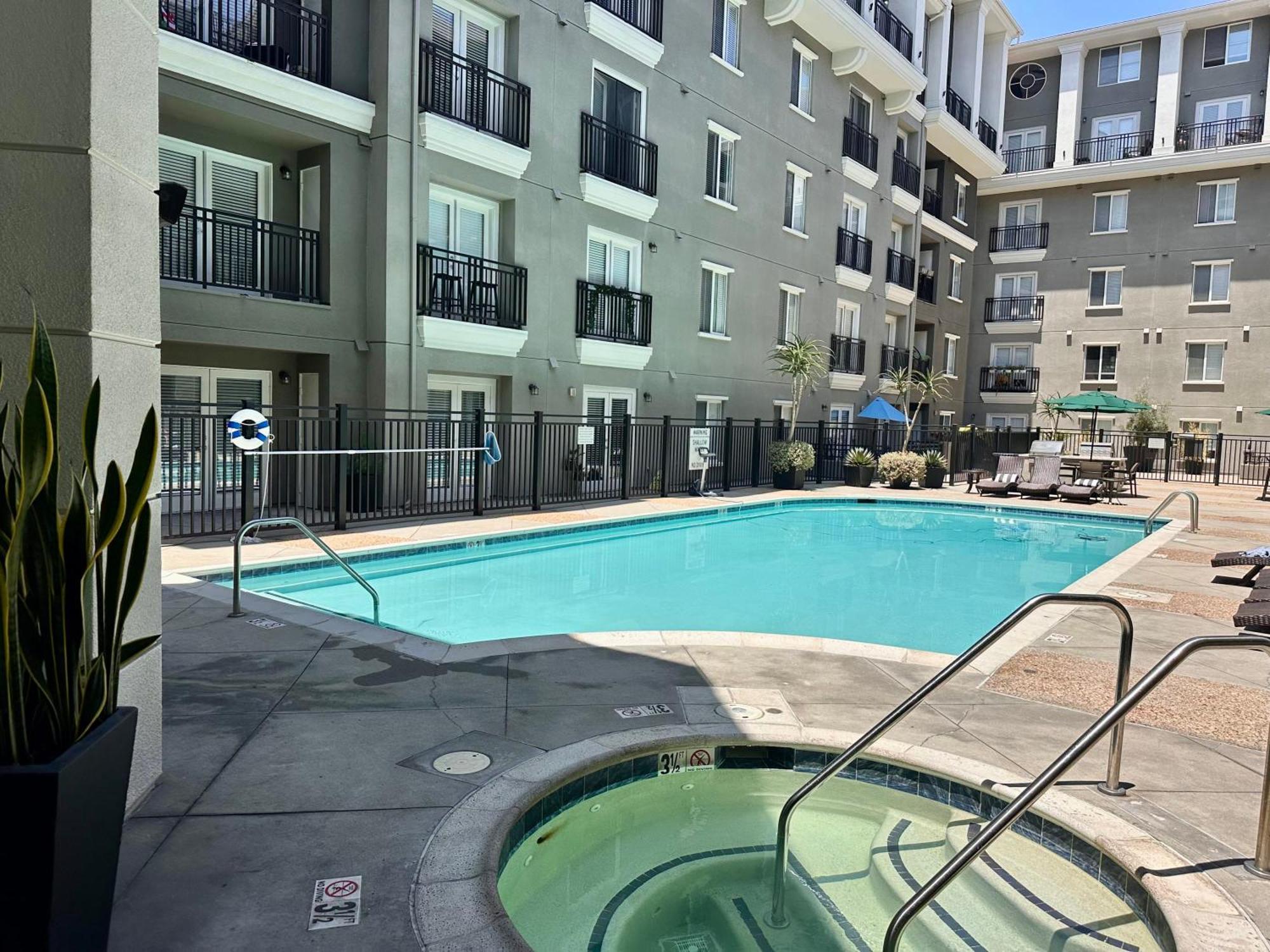 Allura Little Italy - 2 Bedroom In Downtown's Spot